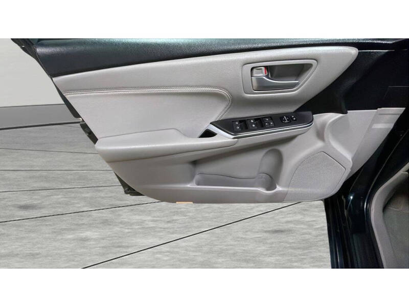 2016 Toyota Camry Hybrid XLE