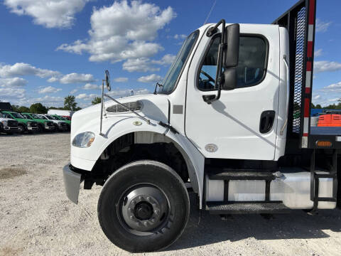 2017 Freightliner M2106 Truck