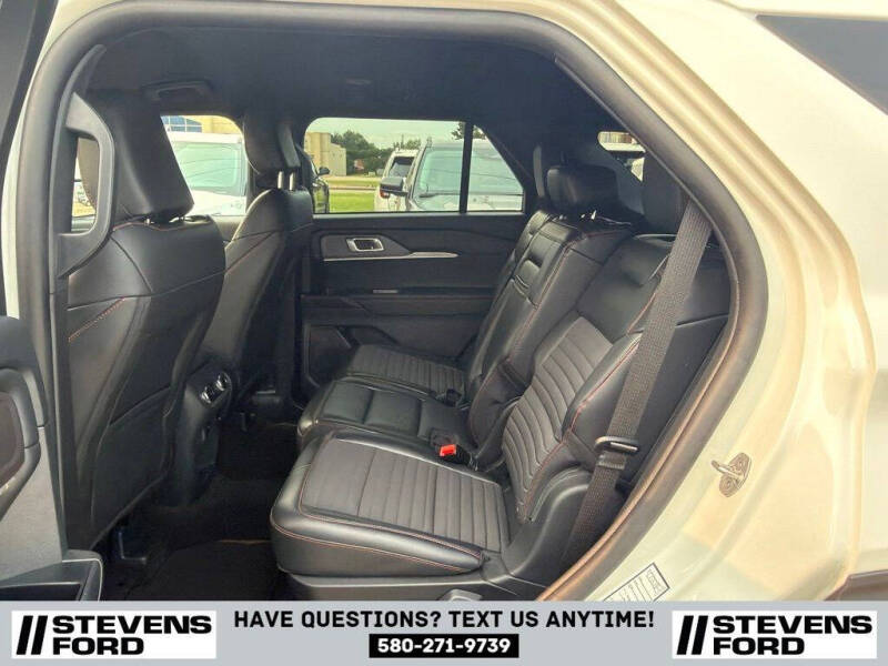 2025 Ford Explorer ST-Line