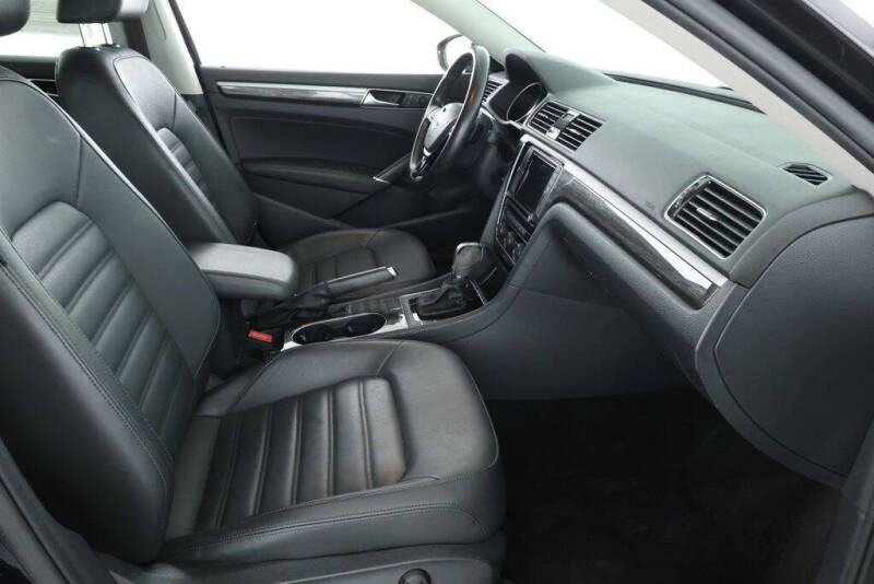 2018 Volkswagen Passat V6 SEL Premium