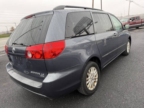 2009 Toyota Sienna LE 7-Passenger