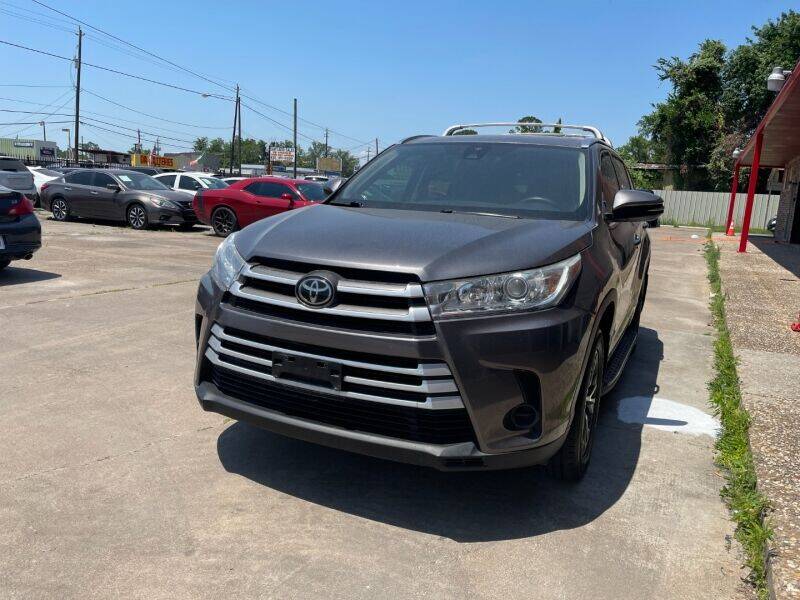 2018 Toyota Highlander for sale at Sam's Auto Sales in Houston TX