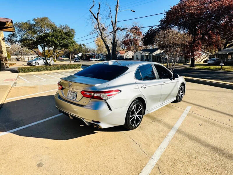 2019 Toyota Camry SE