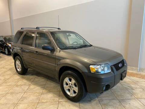 2006 Ford Escape for sale at Super Bee Auto in Chantilly VA