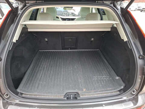 2021 Volvo XC60 T5 Momentum