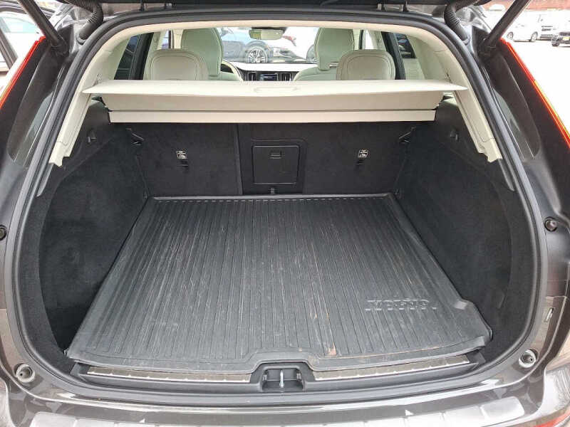 2021 Volvo XC60 T5 Momentum