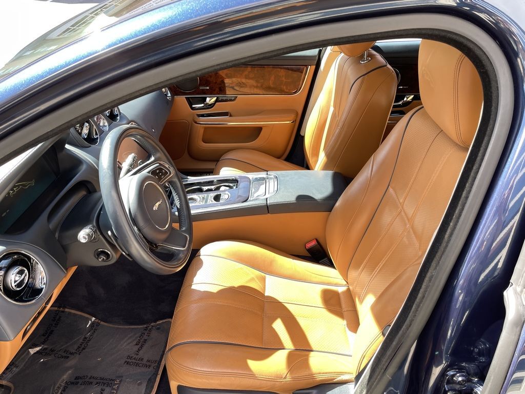 2013 Jaguar XJ 11