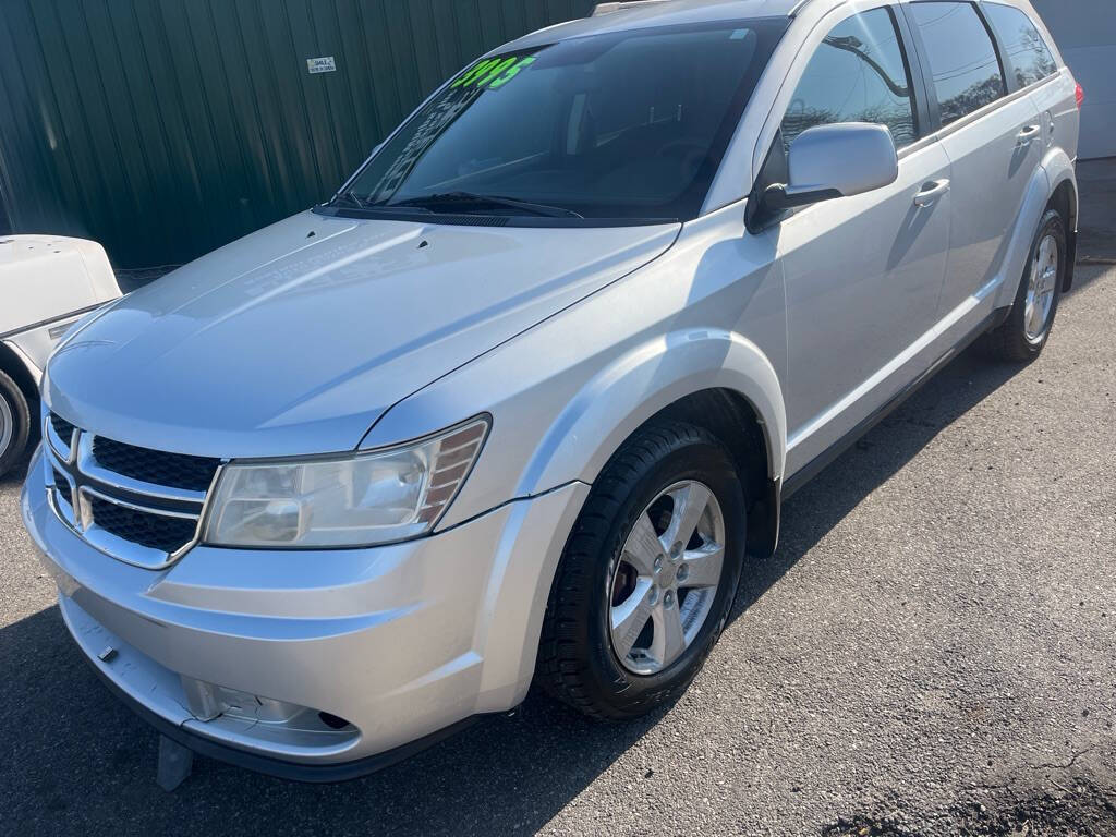 Silver 2011 Dodge Journey Mainstreet Mainstreet 4dr SUV 2