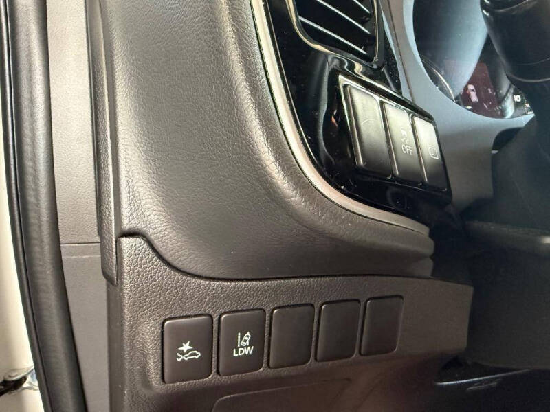 2020 Mitsubishi Outlander LE