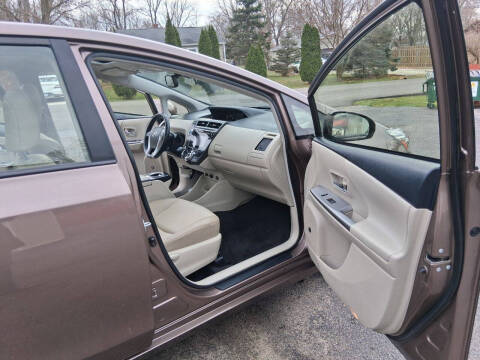 2015 Toyota Prius v Five