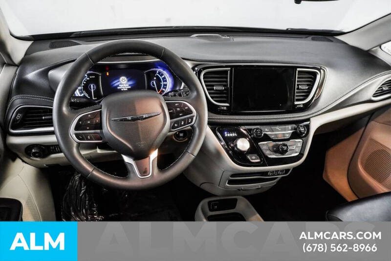 2024 Chrysler Pacifica Plug-In Hybrid Select