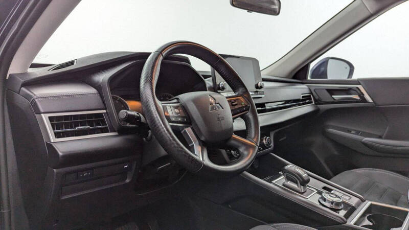 2024 Mitsubishi Outlander SE