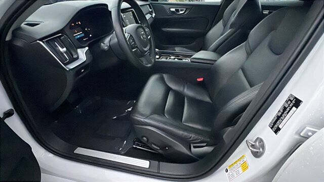 2024 Volvo S60 B5 Core Dark Theme