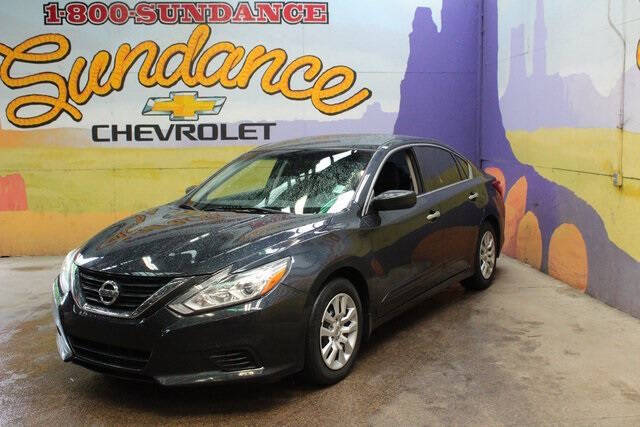 Used 2017 Nissan Altima S with VIN 1N4AL3AP0HC251559 for sale in Grand Ledge, MI