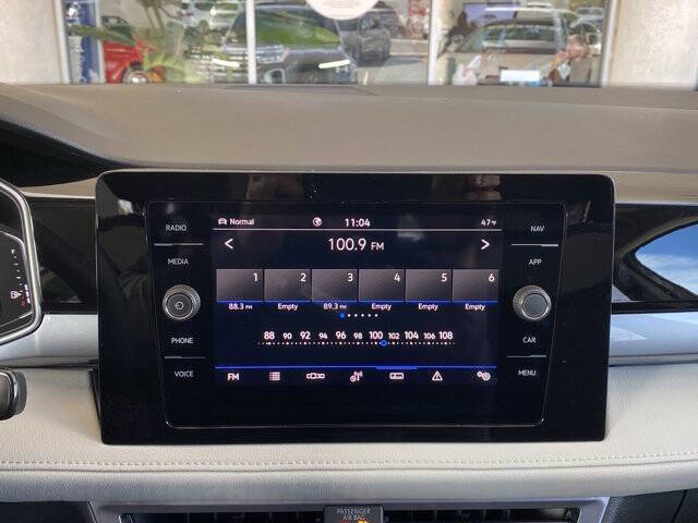 2025 Volkswagen Taos SEL 4Motion