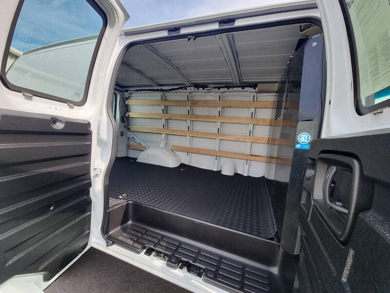 2025 GMC Savana 2500