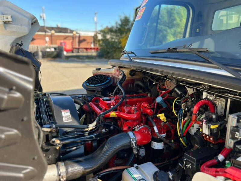 2018 Freightliner M2 106