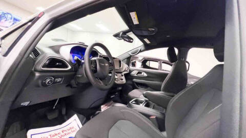 2024 Chrysler Pacifica Touring