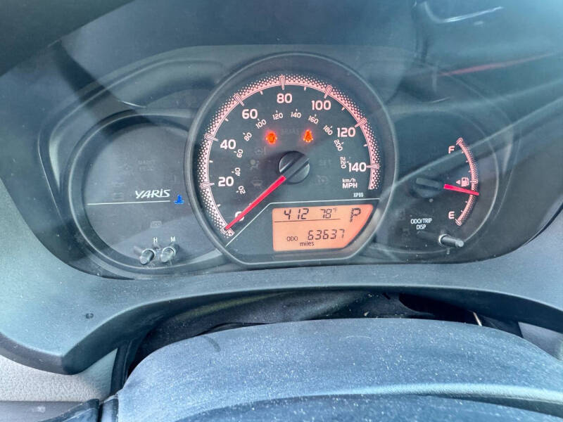 2016 Toyota Yaris 5-Door LE