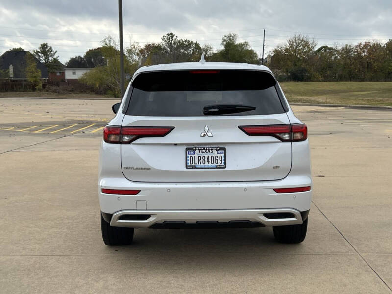 2023 Mitsubishi Outlander SE