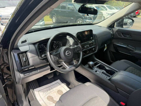 2025 Nissan Pathfinder S