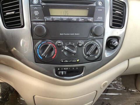 2004 Mazda MPV