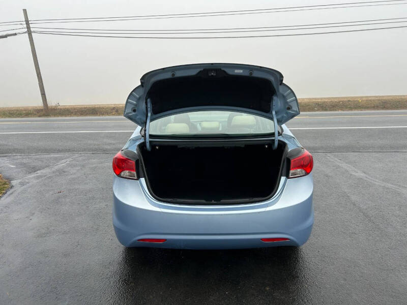 2012 Hyundai Elantra GLS photo 18