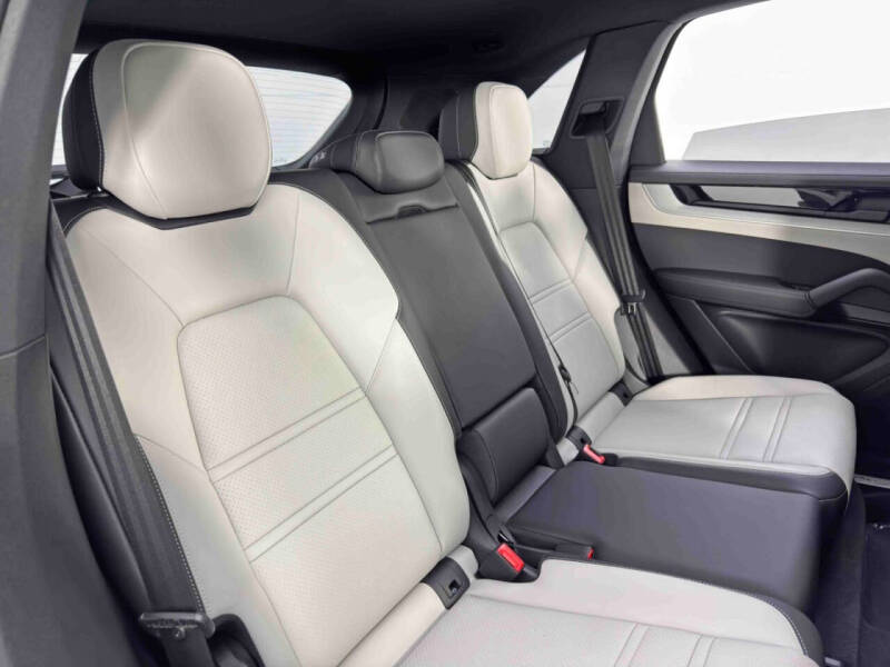 2024 Porsche Cayenne E-Hybrid
