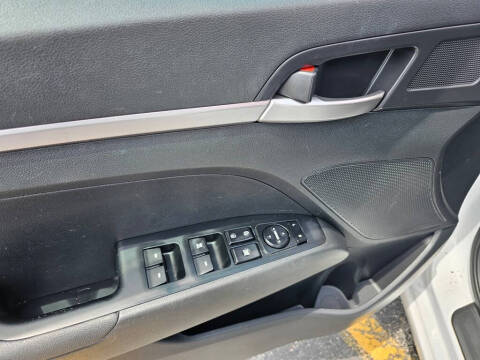 2019 Hyundai Elantra SE