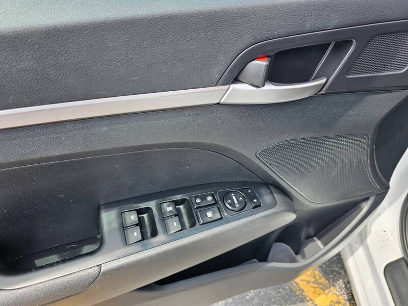 2019 Hyundai Elantra SE