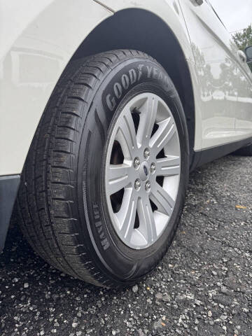 2012 Ford Taurus SE