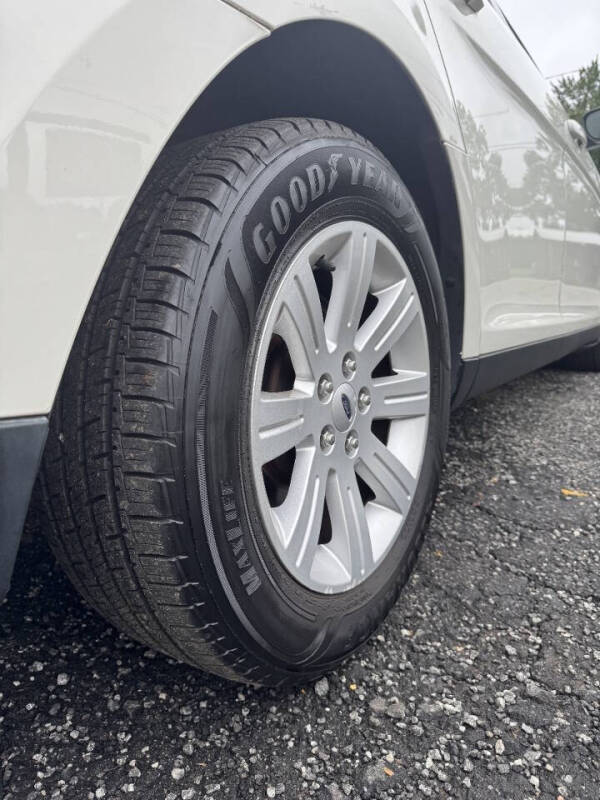 2012 Ford Taurus SE