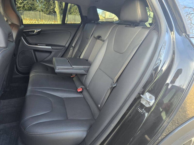 2016 Volvo V60 Cross Country T5