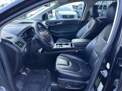2022 Ford Edge Titanium