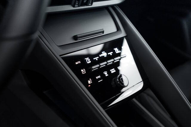 2025 Porsche Macan 4 Electric