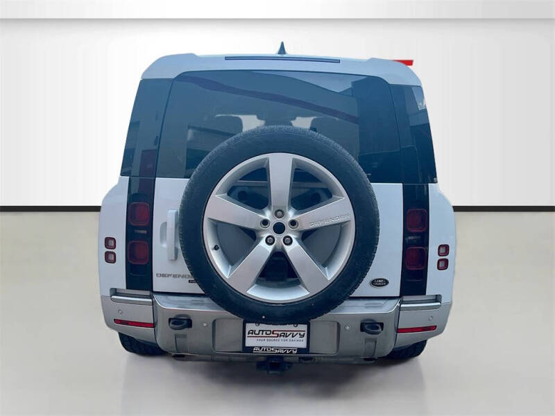 2023 Land Rover Defender 130 SE