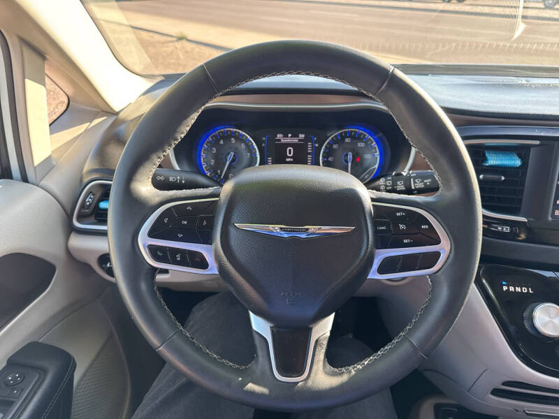 2023 Chrysler Voyager LX