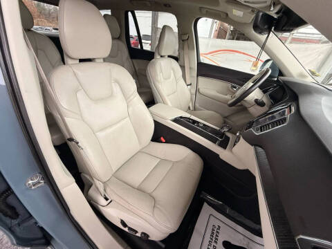 2020 Volvo XC90 T6 Momentum 6-Passenger