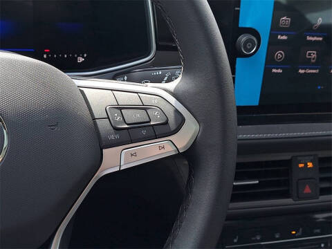 2025 Volkswagen Taos SE Black