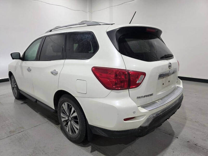 2017 Nissan Pathfinder SL
