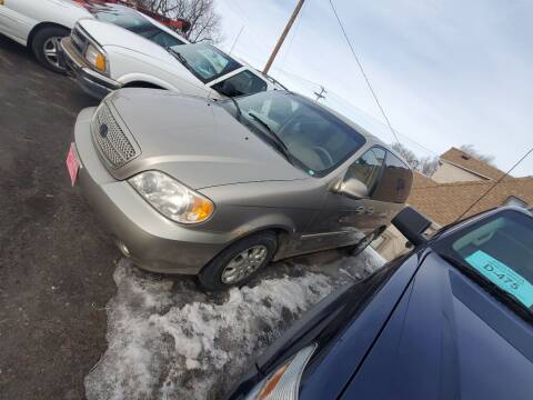 2004 Kia Sedona for sale at Geareys Auto Sales of Sioux Falls, LLC in Sioux Falls SD