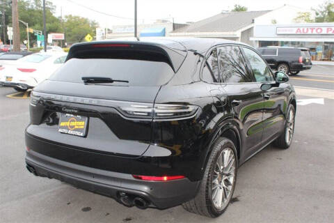 2022 Porsche Cayenne Platinum Edition