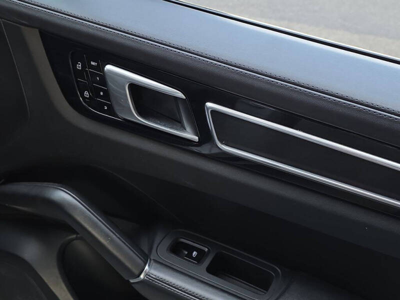 2021 Porsche Cayenne GTS