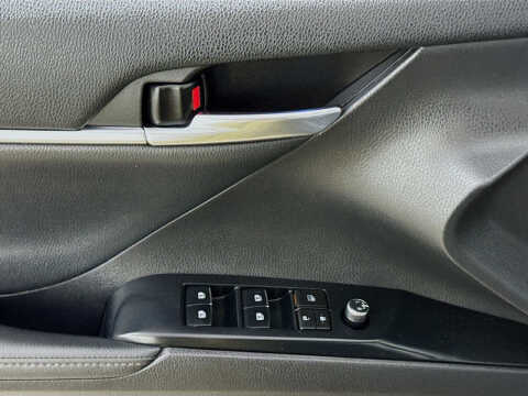 2020 Toyota Camry Hybrid XLE