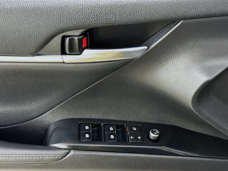 2020 Toyota Camry Hybrid XLE