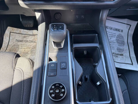 2023 Nissan Pathfinder SV