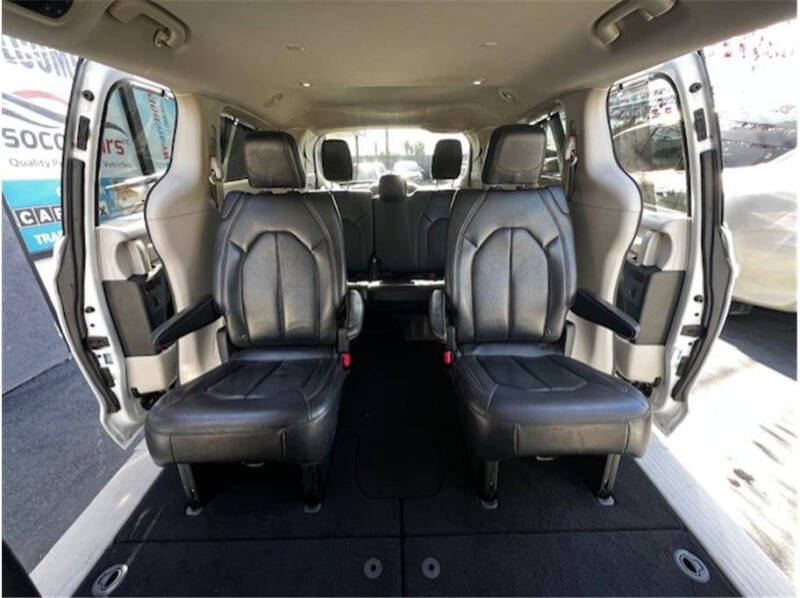 2017 Chrysler Pacifica Touring-L Plus