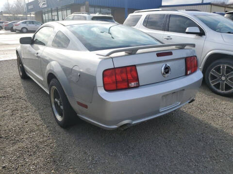 2005 Ford Mustang GT Deluxe