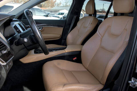 2016 Volvo XC90 T6 Momentum