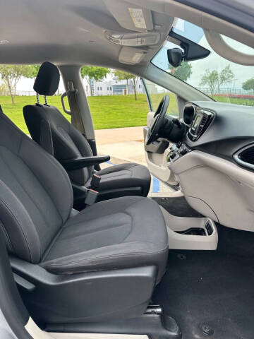 2017 Chrysler Pacifica LX